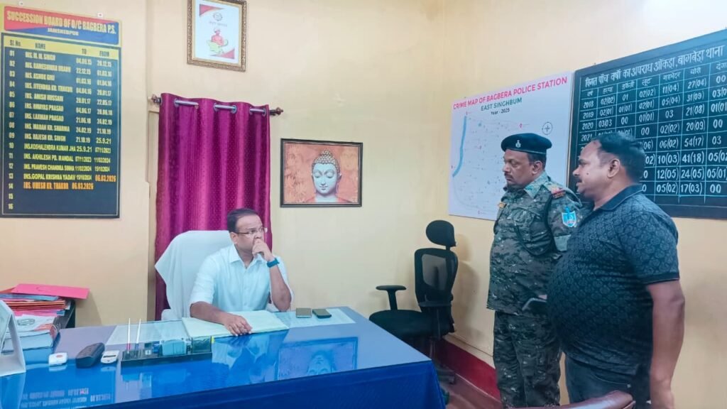 बागबेड़ा थाना पहुंचे SSP, देर रात औचक निरीक्षण; अपराधियों पर सख्त कार्रवाई और सघन गश्ती के दिए निर्देश बागबेड़ा थाना पहुंचे SSP, देर रात औचक निरीक्षण; अपराधियों पर सख्त कार्रवाई और सघन गश्ती के दिए निर्देश