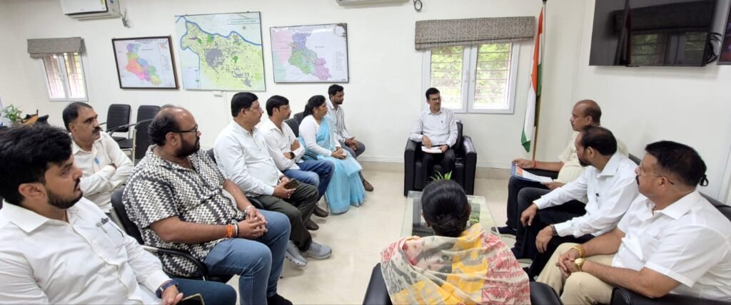 पोटका में मलेरिया के बढ़ते प्रकोप पर भाजपा का हल्ला बोल, सांसद विद्युत महतो के साथ डीसी को सौंपा ज्ञापन पोटका में मलेरिया के बढ़ते प्रकोप पर भाजपा का हल्ला बोल, सांसद विद्युत महतो के साथ डीसी को सौंपा ज्ञापन