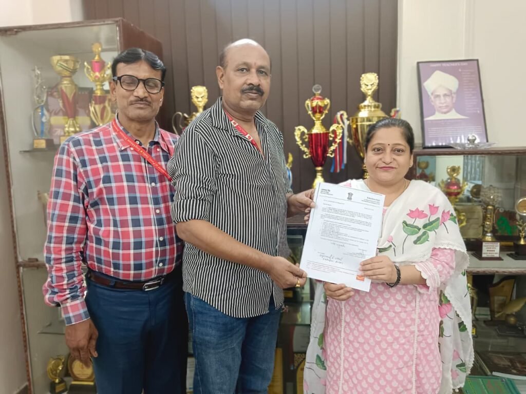 दयानंद पब्लिक स्कूल में रक्षाबंधन प्रतियोगिता को मिली सहमति, प्रधानाचार्या ने भारतीय डाक विभाग की अनूठी पहल की सराहना की दयानंद पब्लिक स्कूल में रक्षाबंधन प्रतियोगिता को मिली सहमति, प्रधानाचार्या ने भारतीय डाक विभाग की अनूठी पहल की सराहना की