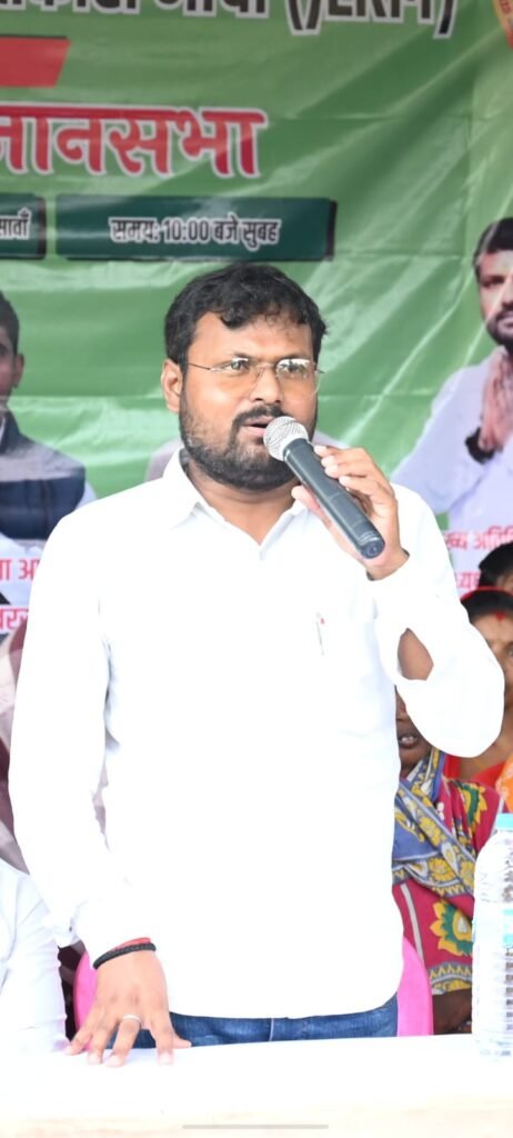 NEET पेपर लीक मामले पर JLKM नेता राजा कालिंदी का सरकार पर निशाना, छात्रों पर लाठीचार्ज की कड़ी निंदा NEET पेपर लीक मामले पर JLKM नेता राजा कालिंदी का सरकार पर निशाना, छात्रों पर लाठीचार्ज की कड़ी निंदा
