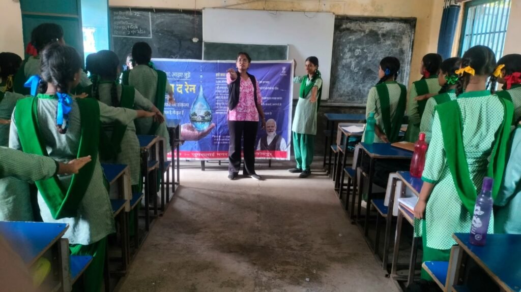 ‘कैच द रेन’ अभियान को छात्राओं का समर्थन, जुगसलाई गर्ल्स हाई स्कूल में चित्रकला प्रतियोगिता व जल संरक्षण की शपथ ‘कैच द रेन’ अभियान को छात्राओं का समर्थन, जुगसलाई गर्ल्स हाई स्कूल में चित्रकला प्रतियोगिता व जल संरक्षण की शपथ